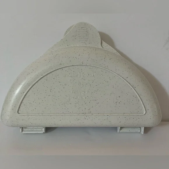 Nordic Ware Speckled Egg Poacher and Omelette Maker - Picture 3 of 8